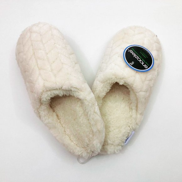 NWT Snoozies Women's Chevron Pattern Scuff Slippers Medium 7/8 Ivory - Picture 4 of 6
